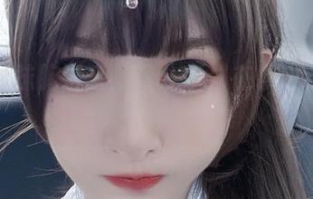 王羽杉抹胸浴缸图集分享：在水中绽放的绝世风华.txt