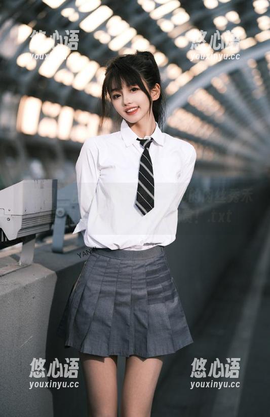 微密圈 - 白龙猫女免费分享她的肉丝秀禾服写真照片，快来下载欣赏！.txt