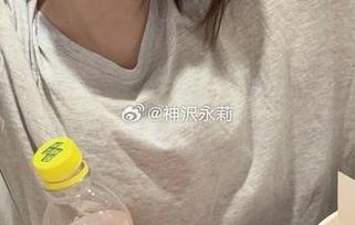 神沢永莉黑色系列写真，精选图片诠释极致优雅与叛逆之美.txt