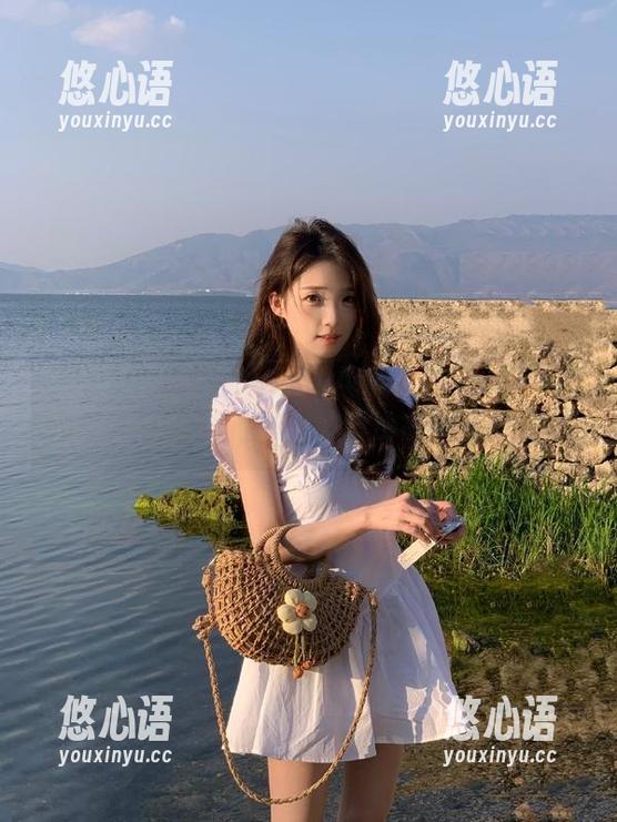 秀人网 - 精选Candy糖糖女友写真：每一帧都是心灵的独白与诉说.txt