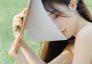 秀人网 – Emily尹菲带你探索粉色写真乐园，分享她的美丽秘籍和搞笑瞬间！.txt