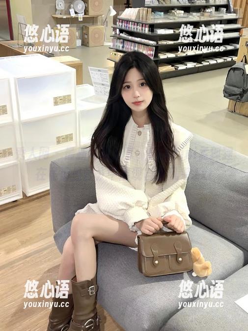 秀人网 - 最新写真分享，FoxYini孟狐狸在《裤里丝》中展现自我风采.txt