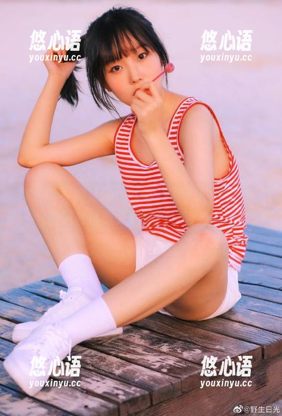 秀人网 - 高清lucky咏丹夏天写真合集：重温夏日时光的绚丽与活力.txt