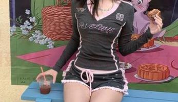 秀人网 – 允尔的在线丝袜图集：在细腻中感受力量，女人的优雅之路.txt