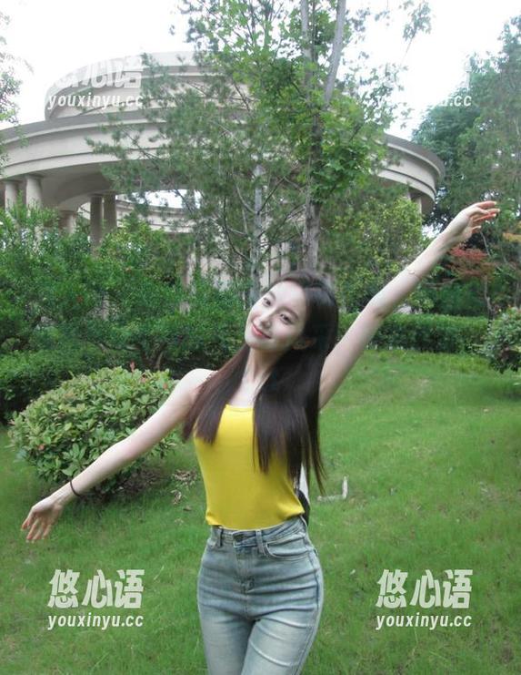 秀人网 - 南乔美脚主题写真图集，原图展现她与众不同的气质与风采，快来欣赏！.txt