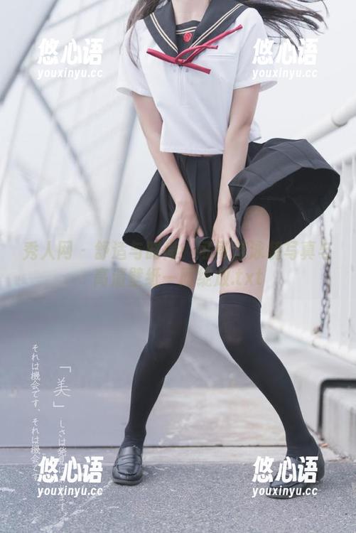 秀人网 - 舒适与时尚：可可芝泳装写真与高清壁纸一同绽放.txt