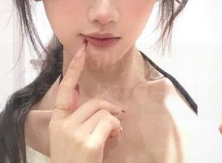 秀人网 – 夏诗雯Sally短裙写真集分享：感受青春气息，尽在每一幅影像.txt