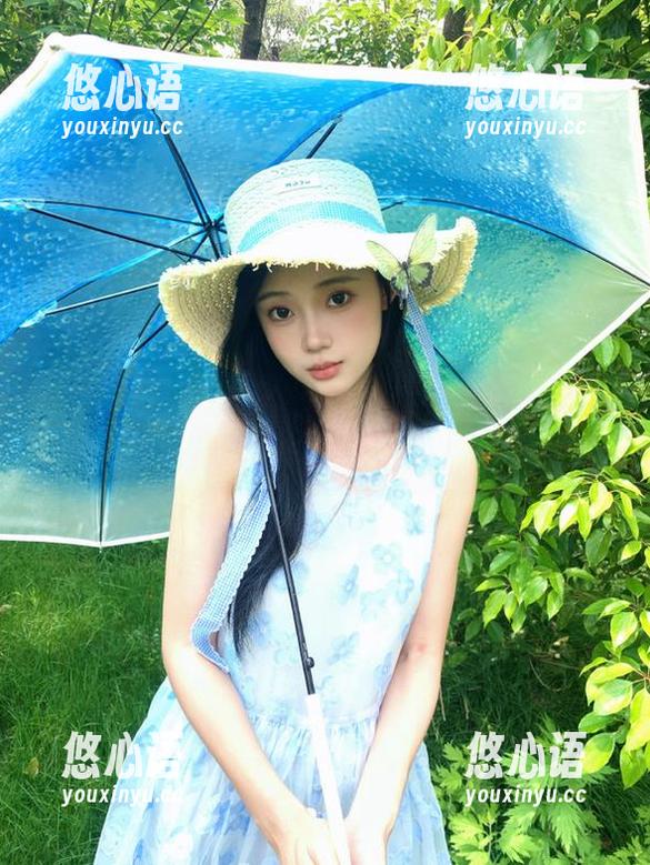 秀人网 - 精选夏雪爱灰丝系列，原图尽显独特韵味与灵动之美.txt