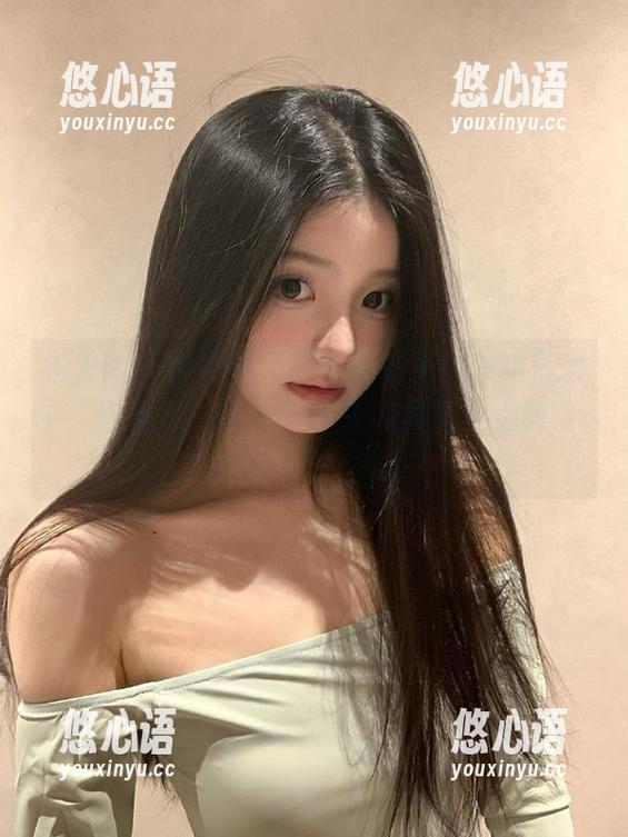 秀人网 - 在奶瓶土肥圆无圣光的旗袍写真中，感受每一缕轻纱带来的柔情与温暖.txt