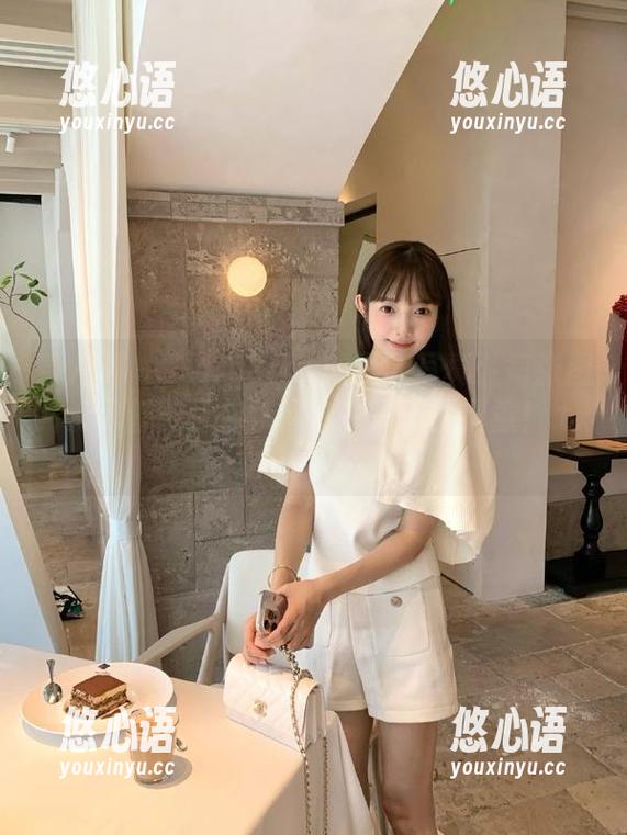 秀人网 - 媃柔rourou的夏天写真：每张图片资源都能让你瞬间忘掉冬天的厚重！.txt