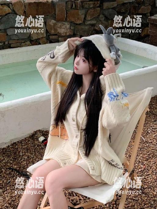 秀人网 - 安然的黑丝内衣写真作品集：重塑时尚界对性感的新定义.txt