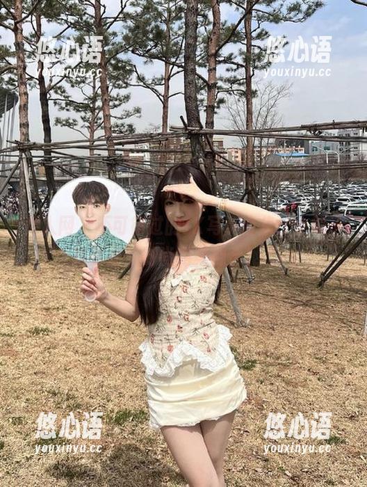 秀人网 - 不可错过的JK写真合集，小纯子将青春与时尚完美融合！.txt
