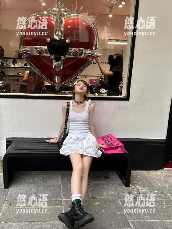秀人网 - 心动ing！张庭蓉镂空作品集新鲜更新，与你分享粉嫩时刻！.txt