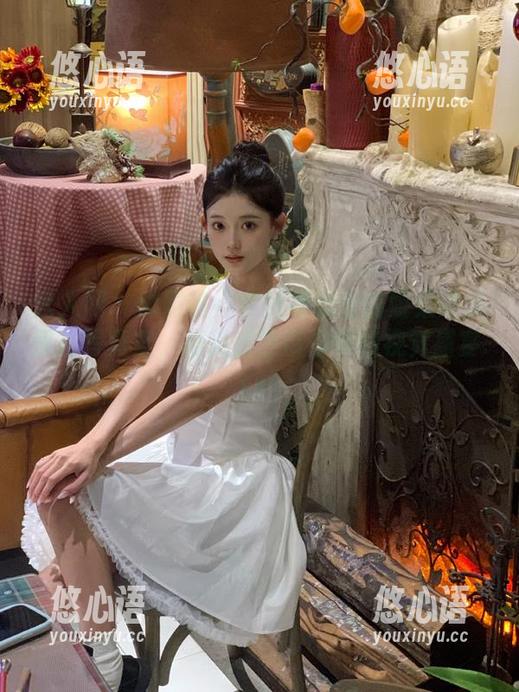 秀人网 - 随时随地欣赏杨晨晨的娇柔欲滴黑丝写真集，精美资源带你领略视觉盛宴.txt