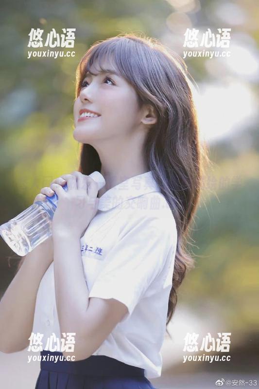 秀人网 - 林乐一教室写真：原图描绘的学习与美的交响曲.txt