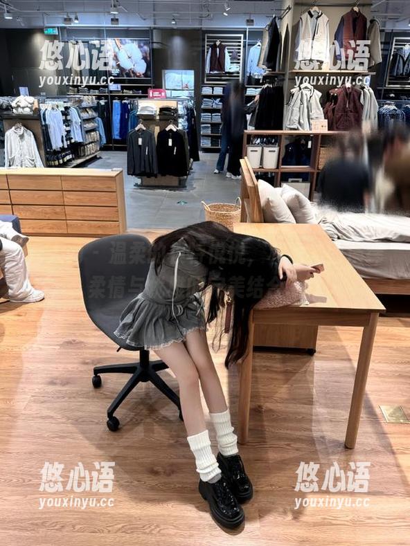 秀人网 - 温柔的模特悦悦，私房美图演绎柔情与优雅的完美结合.txt