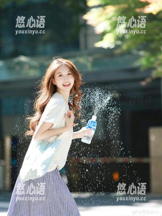 秀人网 - 迷失在裤里丝的魅力中，程程程写真集免费下载.txt