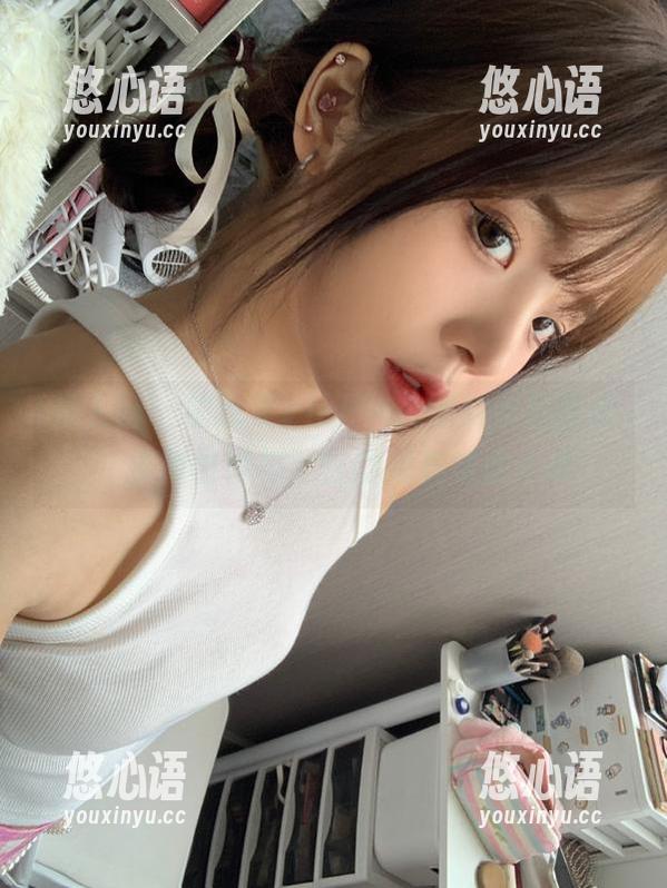 秀人网 - 陈念灵Vickyao短裤作品图库：展现时尚与个性的完美结合.txt