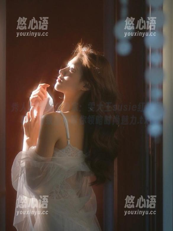 秀人网 - 福利独家：雯大王susie红裙写真，精致图片带你领略时尚魅力.txt