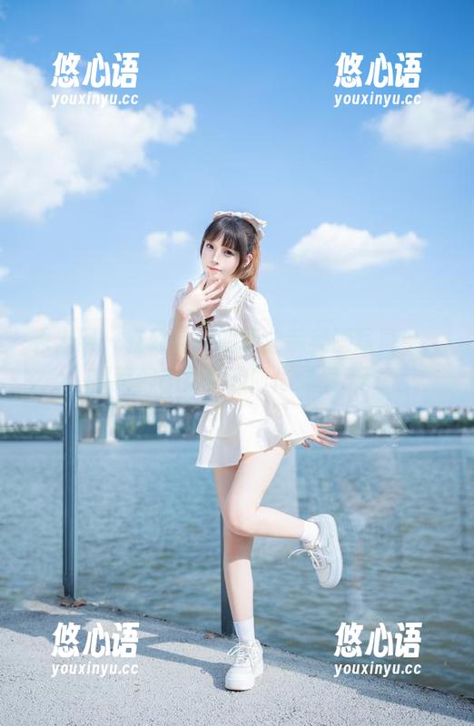 秀人网 - 在韩静安的职业装美腿写真中，探索都市女性的时尚灵感.txt