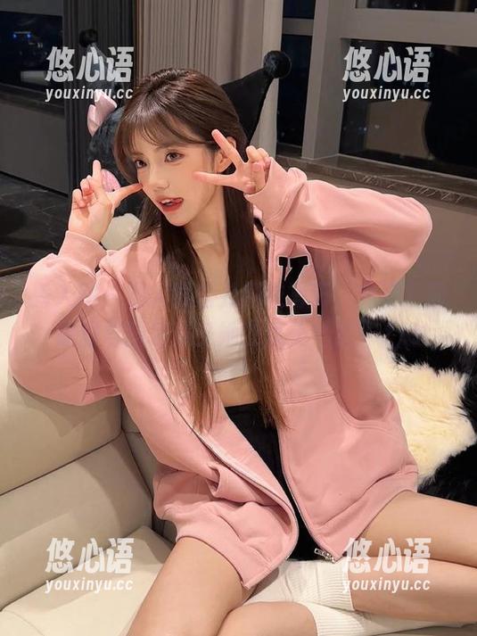 秀人网 - 迷人黄密儿睡衣写真，免费下载原图与图包感受她的柔美气质！.txt
