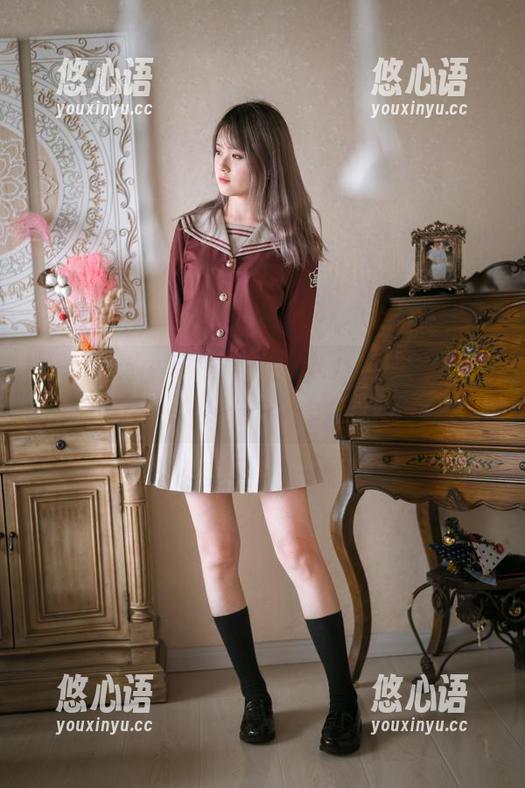 秋楚楚不秃头带来的少女气息：探索精选图库中的清新写真作品.txt
