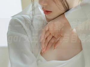 糖果画报 – 一场视觉盛宴：定制作品展示杨晨晨sugar女王的优雅与自信之美.txt