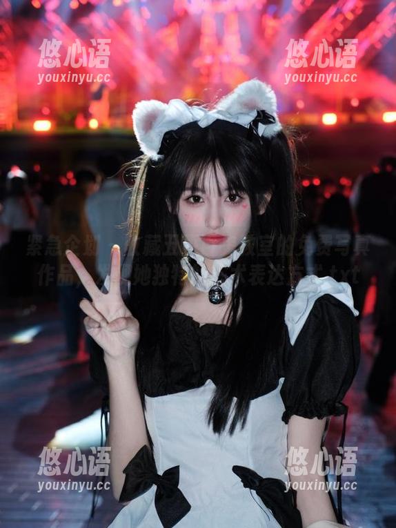 紧急企划 - 收藏五更百鬼教室的免费写真作品，发现她独特的艺术表达方式.txt