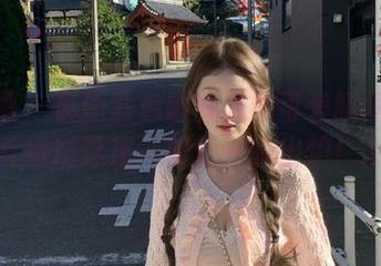 微密圈 – 最新紫色哒豚豚的可爱瞬间：写真直播精选第一部分新鲜出炉！.txt