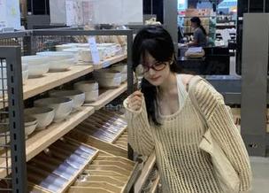 绞肉姬的最新写真精选，带你走入少女喜多川海梦的梦境.txt