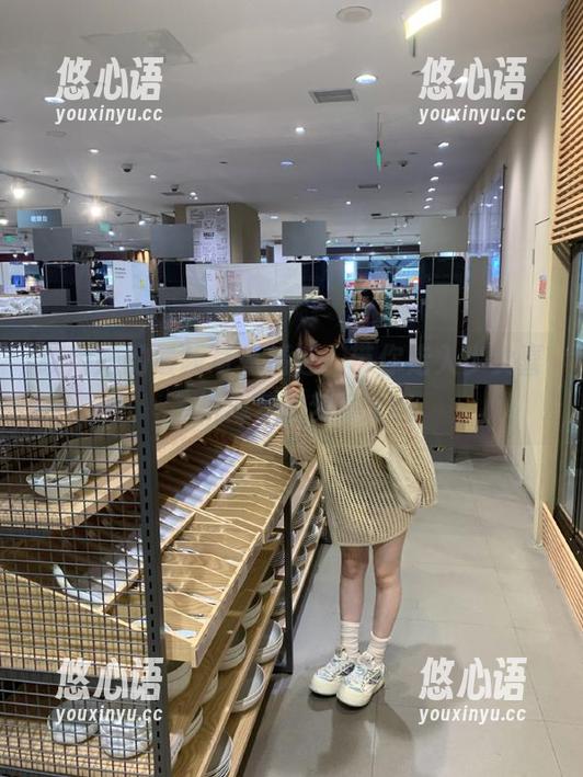 绞肉姬的最新写真精选，带你走入少女喜多川海梦的梦境.txt