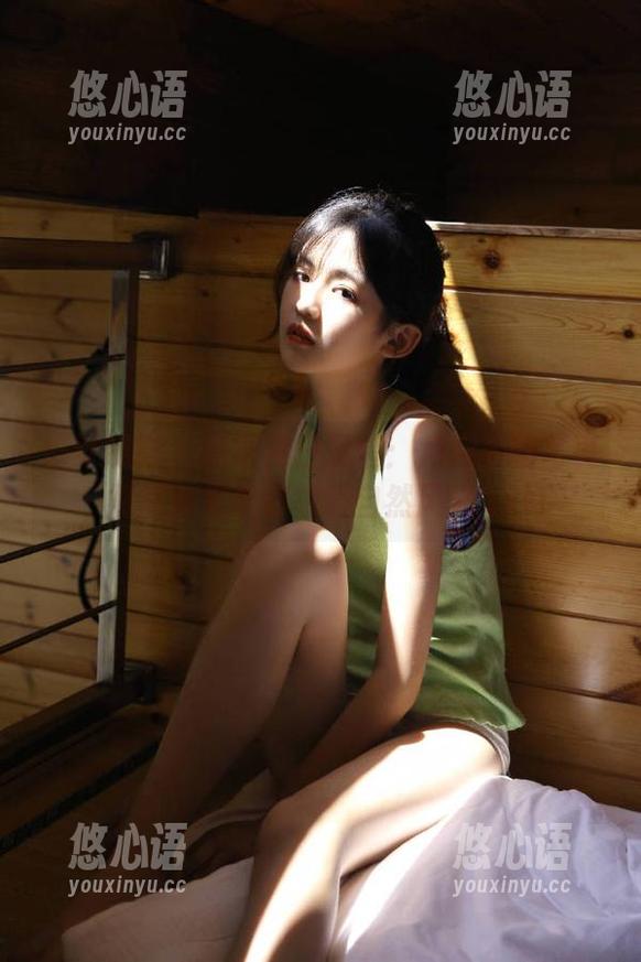 绮梦摄影 - 惊艳夏日风情：月月最新写真照片合集带你领略自然风光.txt