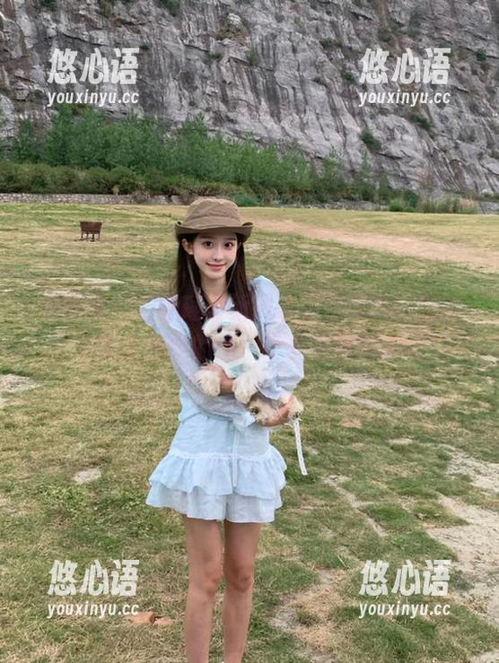 美媛馆 - 王馨瑶最新居家图包发布，细腻呈现生活中的每一个美好时刻.txt