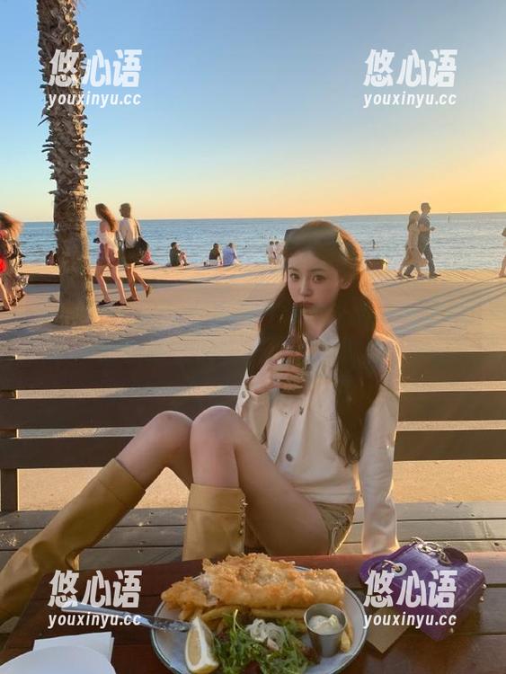 美媛馆 - 在绮里嘉Carina的棉袜写真集中，分享那些质朴而迷人的时刻！.txt