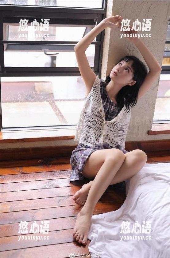 美媛馆 - 观看绮里嘉Carina的白色作品，领略色彩与情感的交织之美.txt