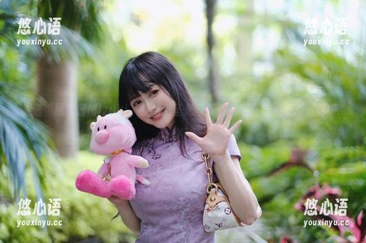 走进“脱尾巴Mizuki”红裙无圣光图集：当青春与梦想爱恨交织.txt