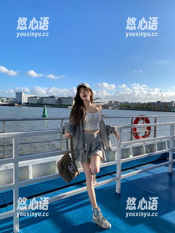 舞蹈生日记 - 子琳浴室高清写真作品集：梦幻与现实的交织.txt