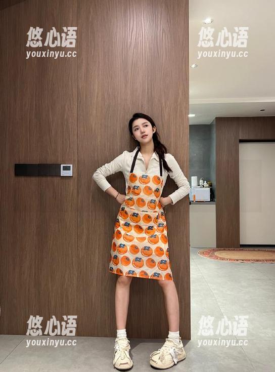 艺图语 - 静小姐双马尾高清写真，绚丽色彩与动人风格的精彩图片.txt