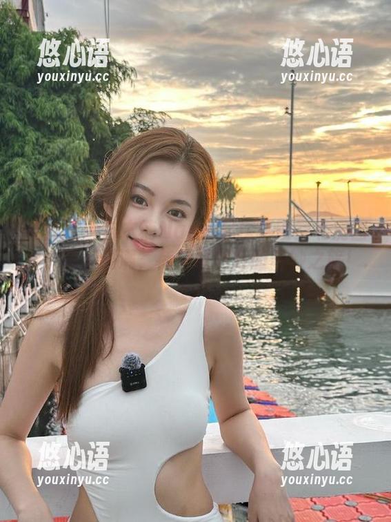蜜桃社 - 与木楠Nan一起探秘镂空私房图片，笑点满满，荷尔蒙飙升的奇妙之旅！.txt