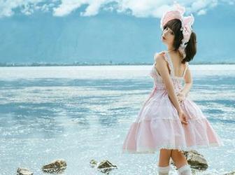 发现蠢沫沫的艾米利亚：精美写真集与绝美原图分享.txt