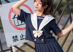 别错过！蠢沫沫可爱校服美图更新，让你心动不已！.txt