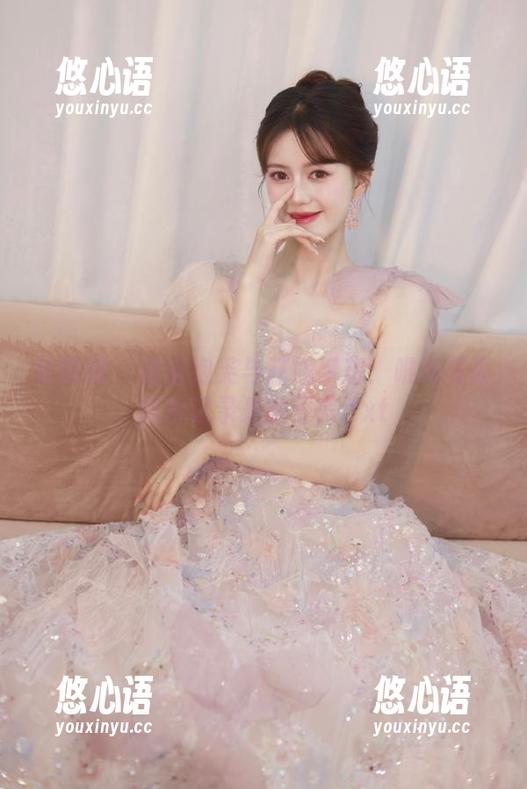 袜啵啵 - 甜蜜泡芙与花嫁梦想：唯美写真图片记录爱的誓言.txt