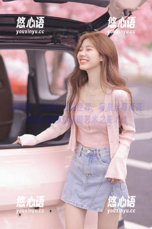 袜啵啵 - 走进芝士的世界，薄灰丝写真花絮版套图带你领略艺术之美.txt