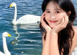 语画界 – Qiqi自拍日记：收录美图的图包，定格青春最美的回忆.txt