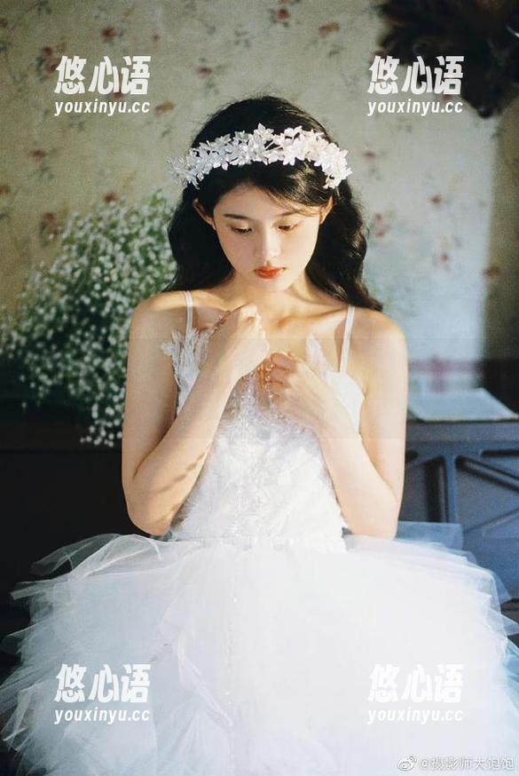 语画界-程程程 语画界 - 程程程最新写真集开放,分享她独特的剧情视角与风采!.txt