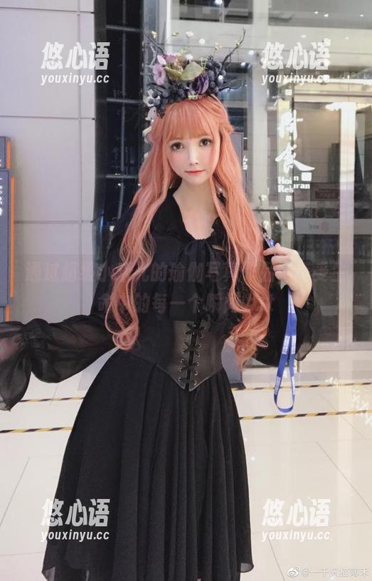 通过超级小禾儿的瑜伽写真作品，感受生命中的每一个瞬间.txt