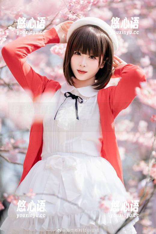 轩萧学姐倾情呈现裸足写真，最新cos作品尽显青春气息.txt