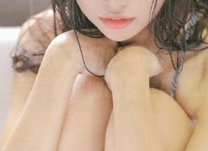 轰趴猫 – 曲曲以透明的姿态展现自我，带来全新写真套图的视觉盛宴.txt