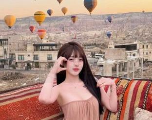 从轻兰映画看私房艺术：白裙白丝美足下的细腻表达.txt