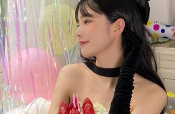 微密圈 – 观看迷人的五姨太长腿写真，欣赏她在镜头下展现的无限风情与优雅气质.txt